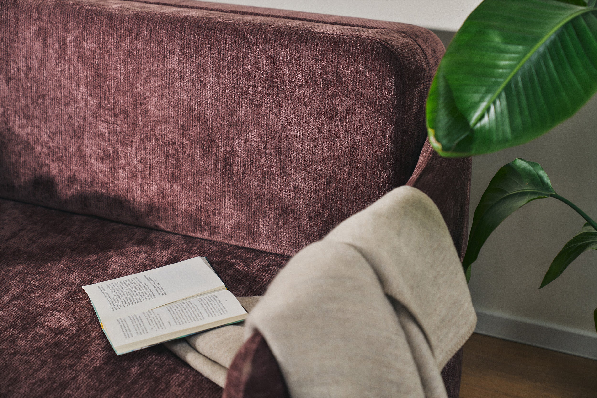 selsey-paxi-ausziehbares-zweisitzer-sofa-165-cm-mit-stauraum-pflaume-chenille image 5