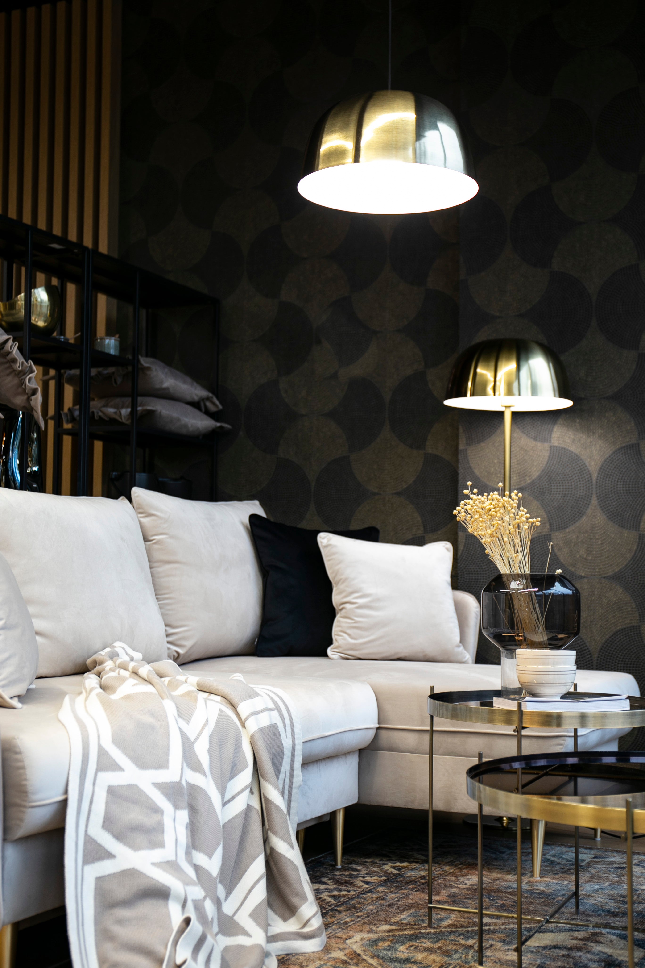 selsey-volio-ecksofa-mit-schlaffunktion-beiger-wasserabweisender-samt-goldene-be image 3
