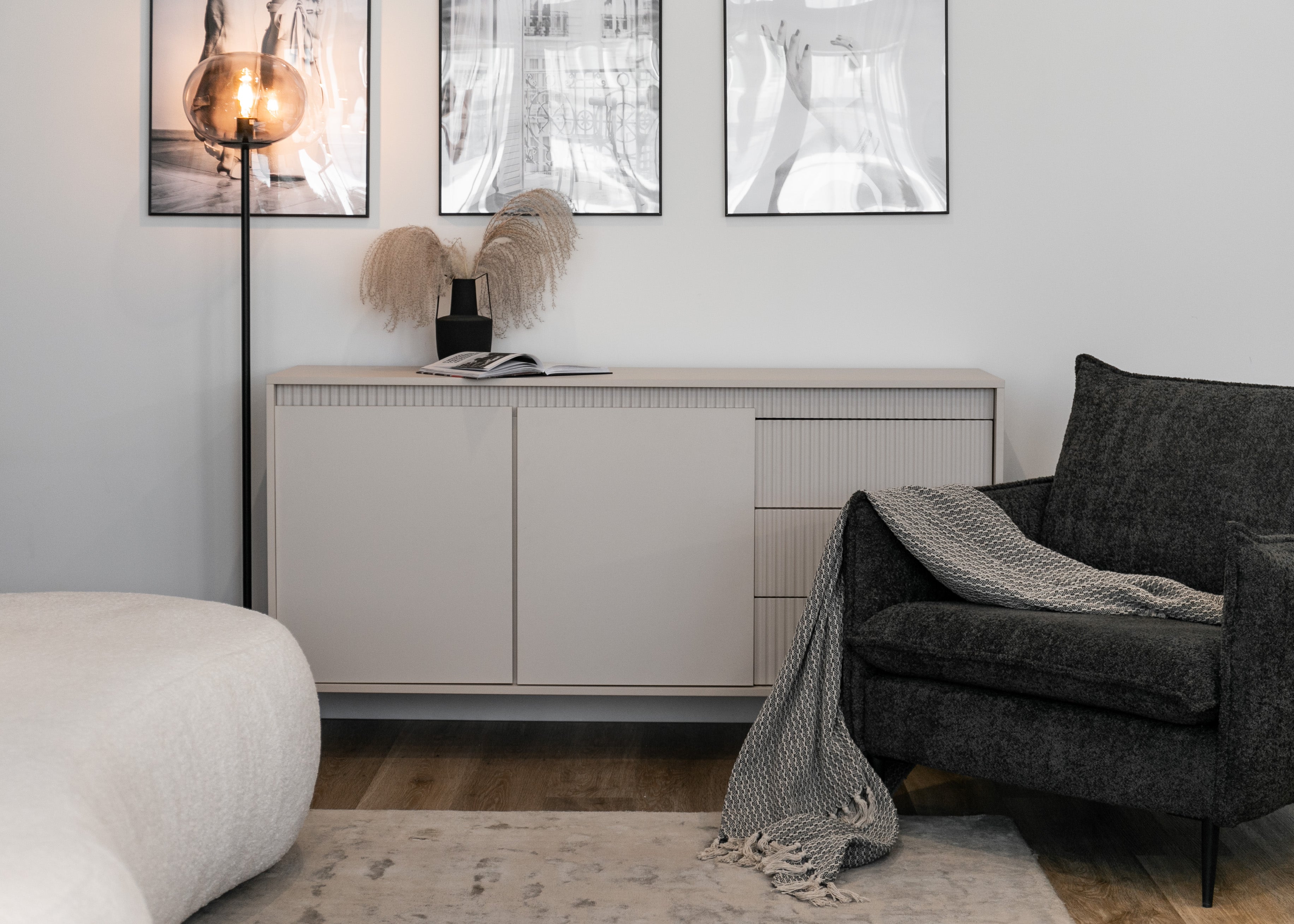 selsey-falsetto-zweit-rige-kommode-154-cm-mit-3-schubladen-beige-gerillte-fronte image 7