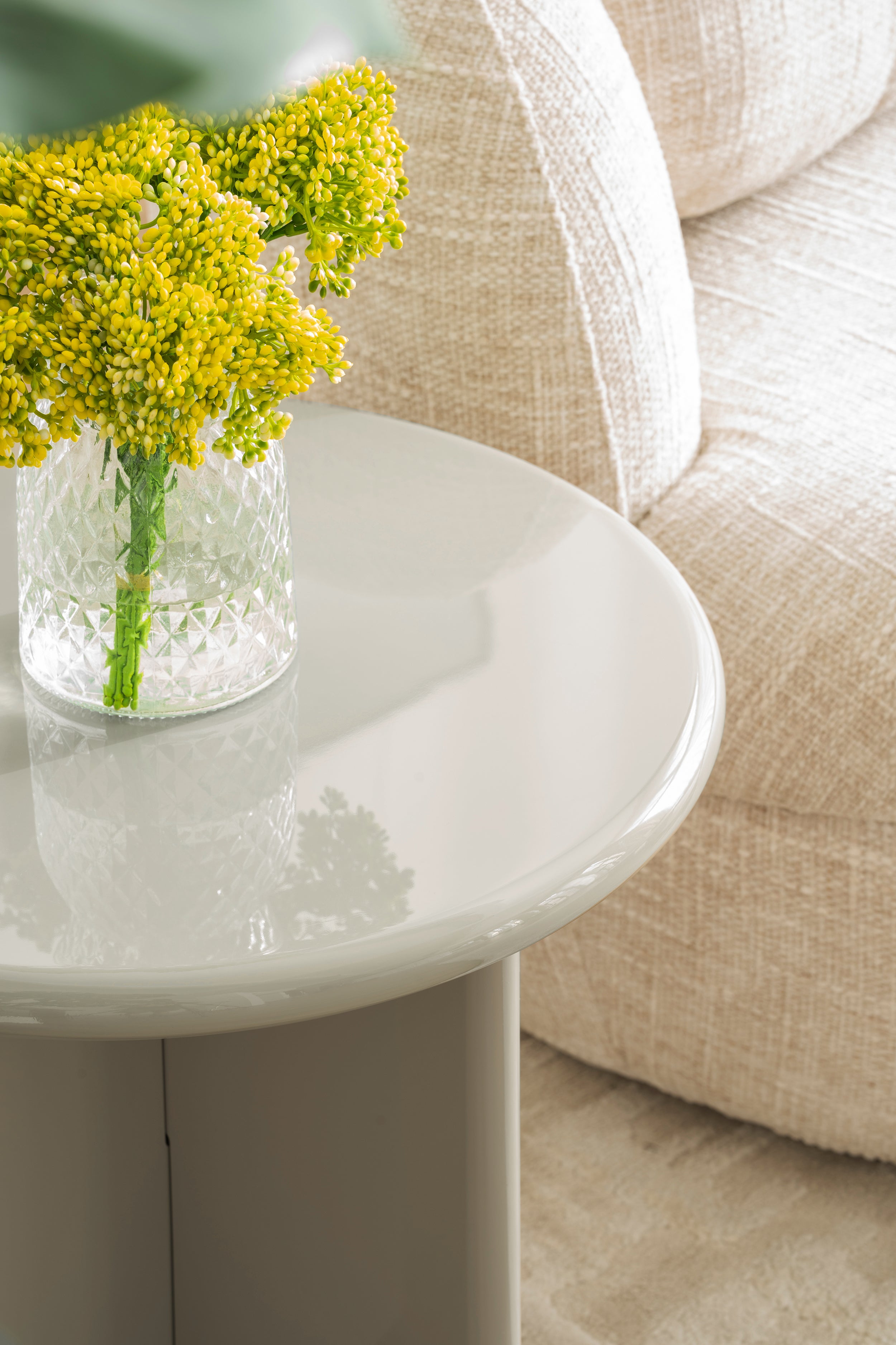 selsey-compey-couchtisch-durchmesser-50-cm-beige-hochglanz image 4