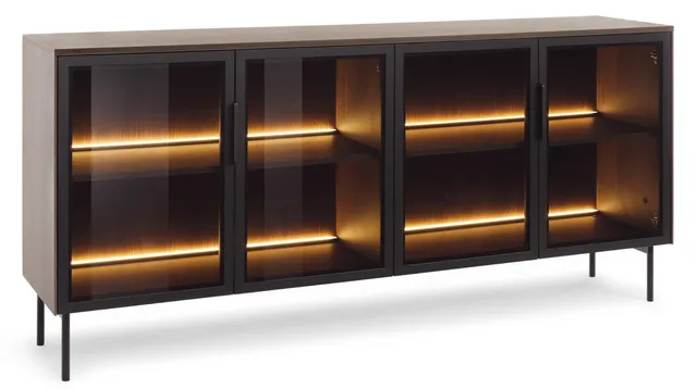 selsey-lumi-4-t-rige-glaskommode-181-cm-eiche-dunin-mit-led-beleuchtung image 1