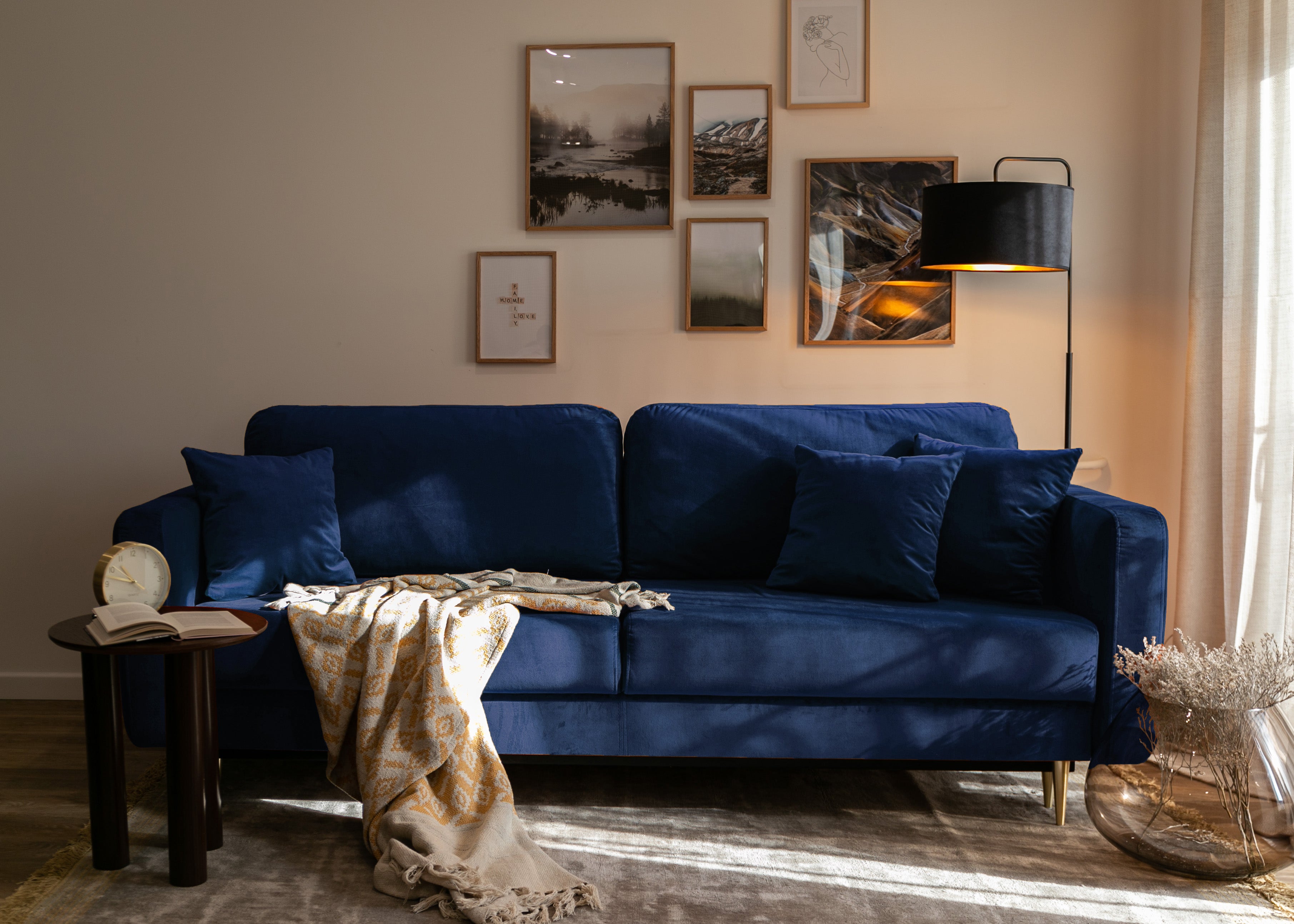 selsey-valico-dreisitziges-schlafsofa-samtblau-wasserabweisend image 2