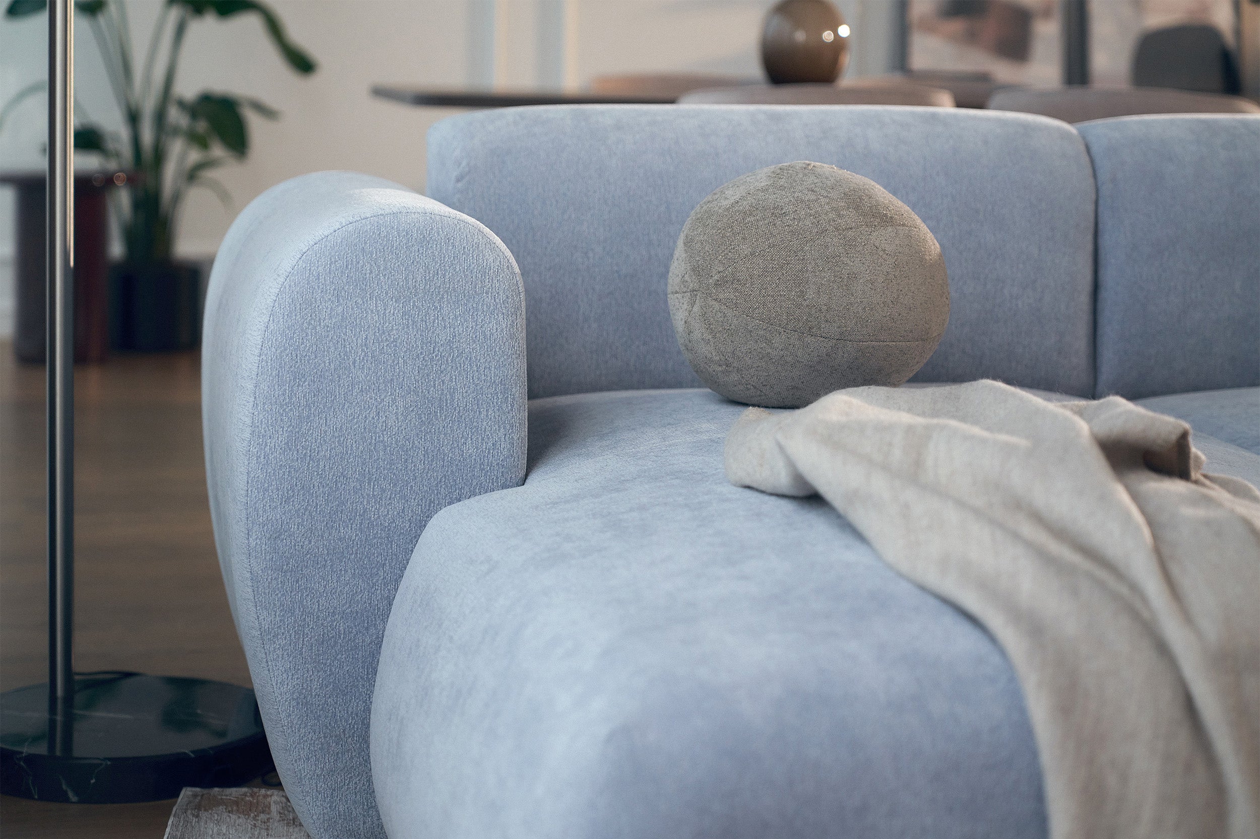 selsey-emia-ecksofa-l-form-mit-schlaffunktion-chenille-hellblau-linksseitig image 3